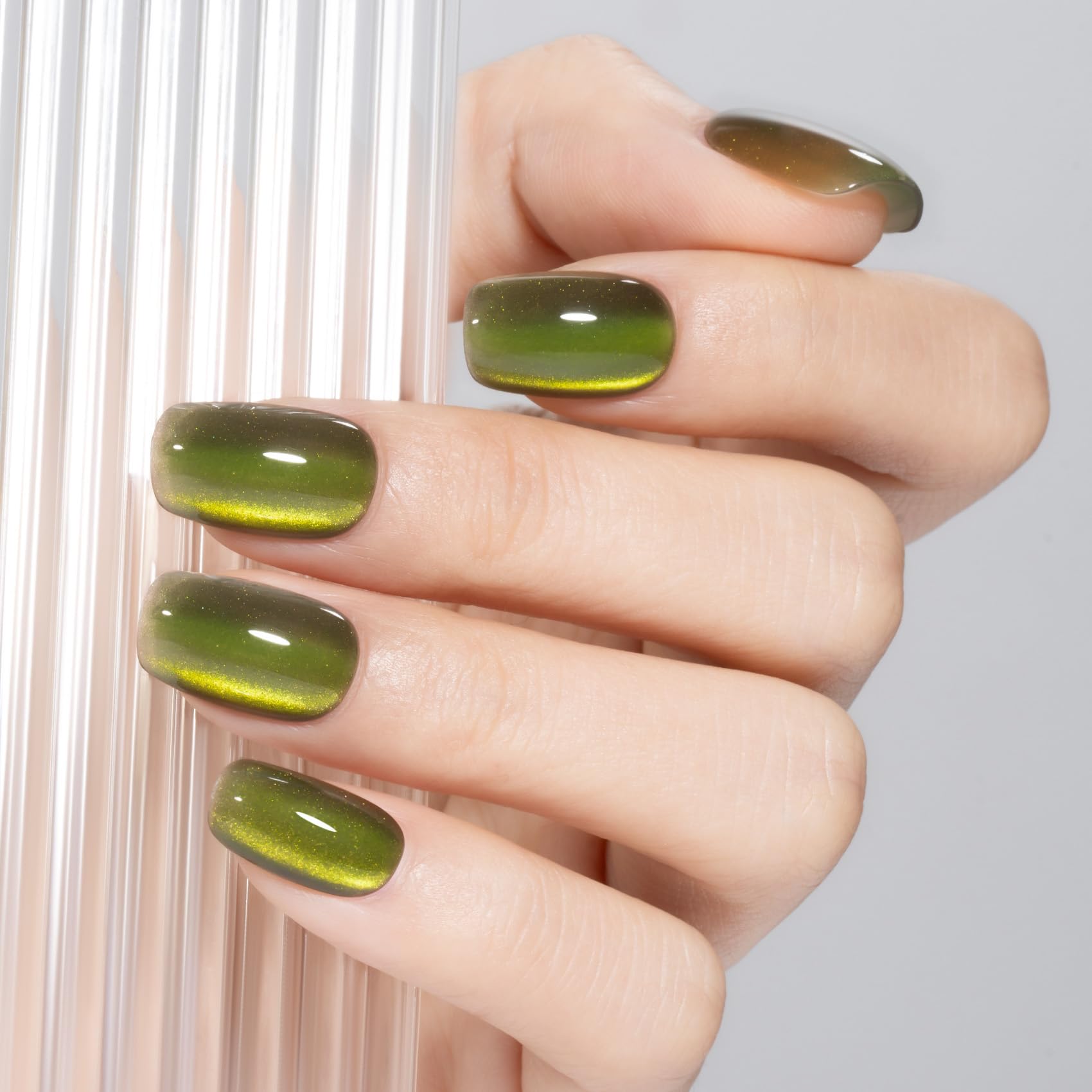 MAYCHAO 15ML Cat Eye Gel Nail Polish 1Pc Aurora Green Gel Polish with Magnet Soak off Holographic Magnetic Nail Polish for Nail Art Manicure Salon DIY at Home, 0.5 OZ